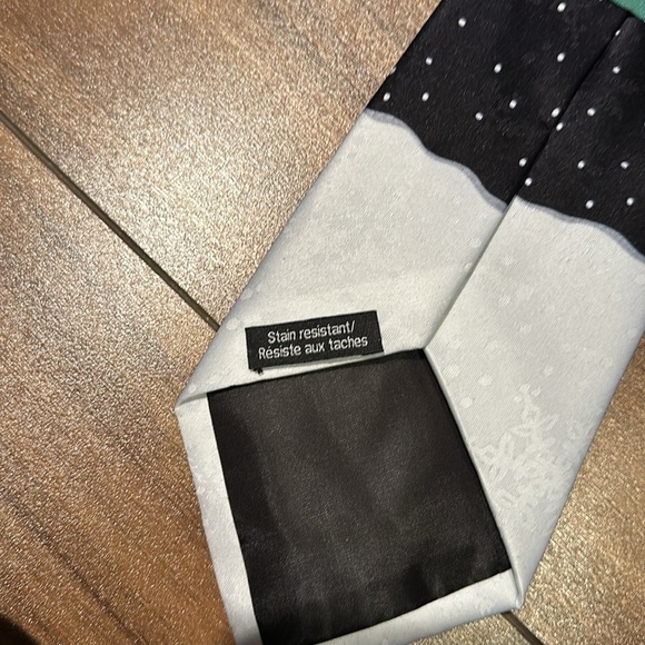 Melted Frosty novelty necktie. - Picture 5 of 6